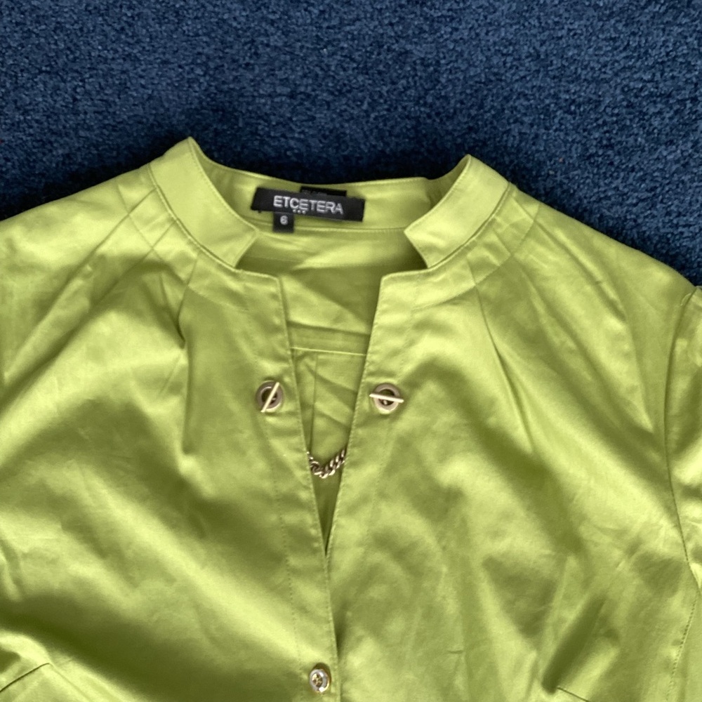 Etcetera Green Fitted Blouse With Chain Closure - sz 6